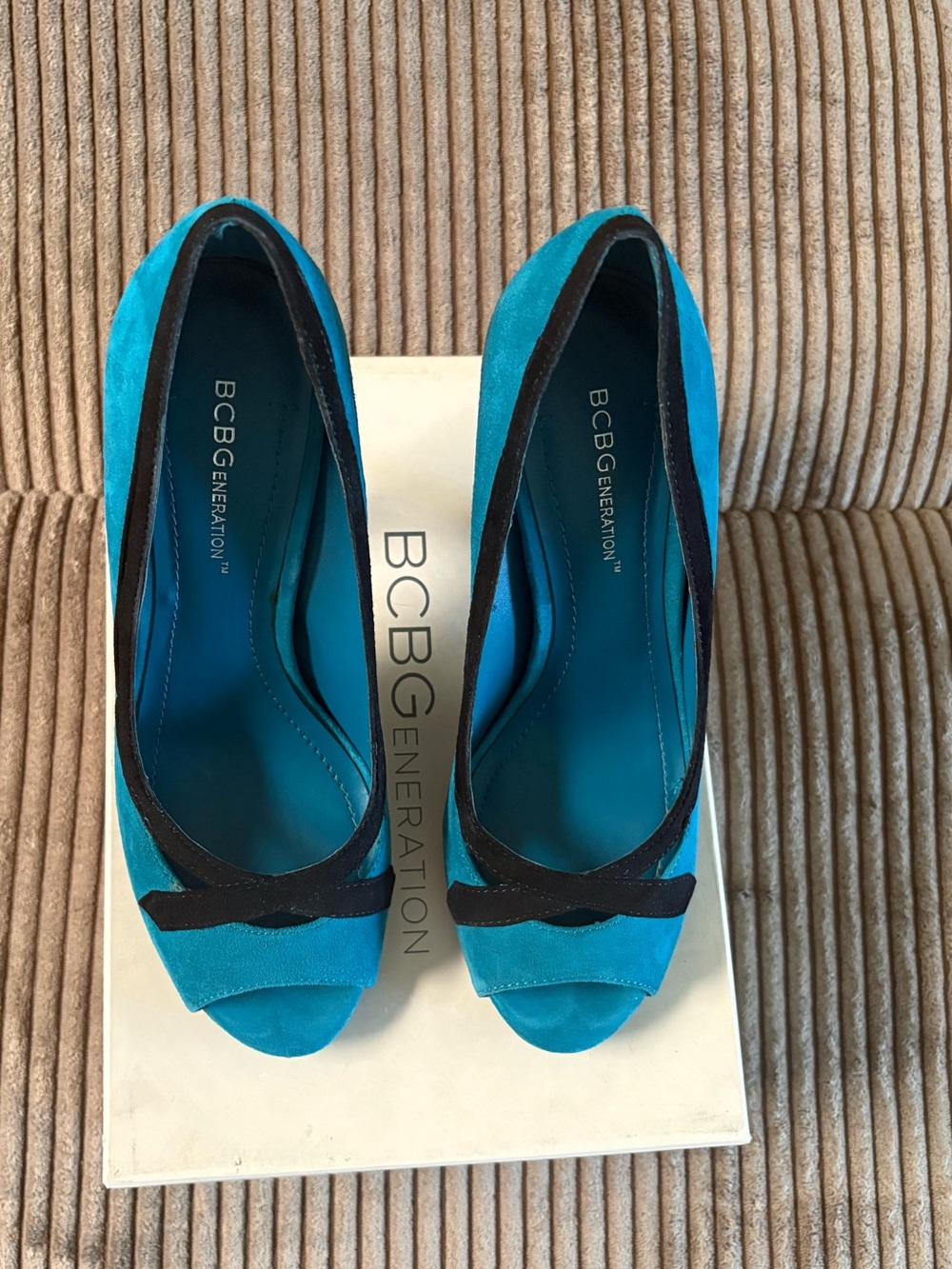 BCBGeneration BG Cierra Teal Suede Peep-Toe Pumps- size 7